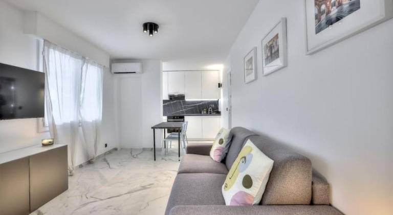 Holiday apartment with 1 room for 2 persons in Antibes