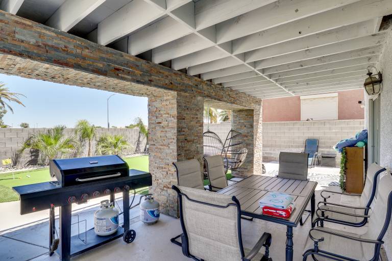 Outdoor Entertaining Space: Family Henderson Home — photo 2