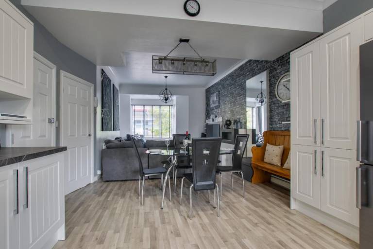 Fully equipped nice rental apartment | Near Cardiff Castle | Dogs allowed — photo 3