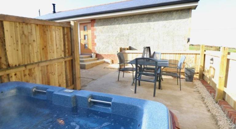 Vacation home with hot tub — photo 4