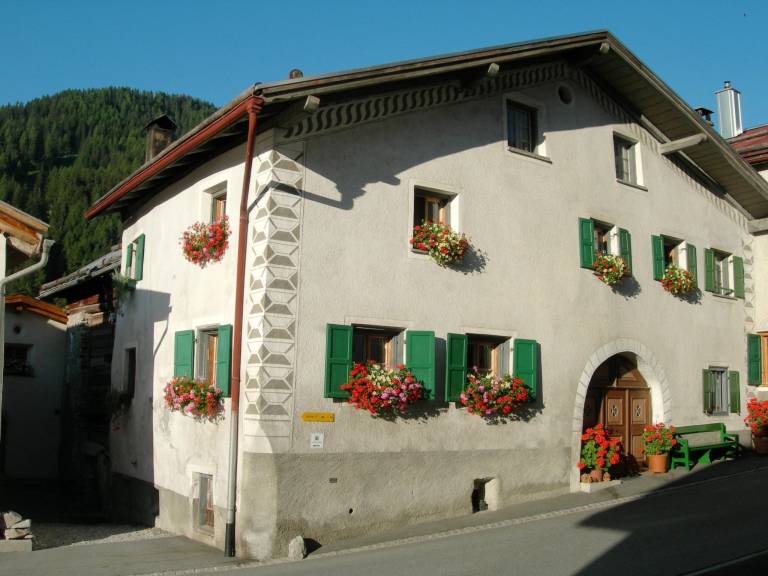 Rental apartment with barbecue in Val Muestair