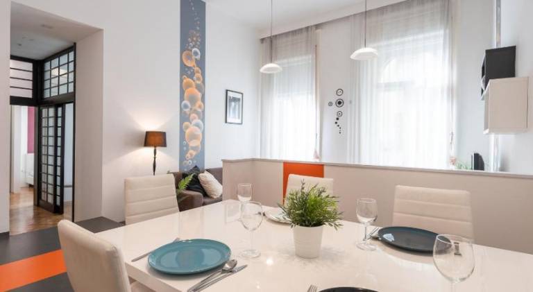 Bright Two-Bedroom Home by the New York Palace — photo 4