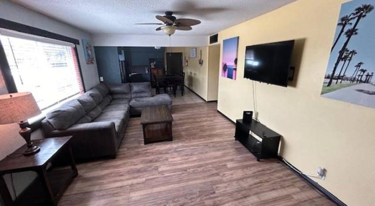 3 bedroom, 2 bath 1 min walk to the beach — photo 3