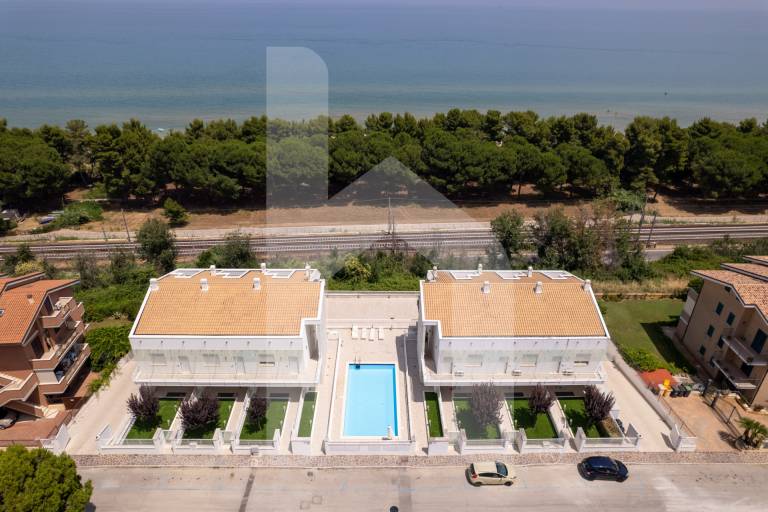 Charming holiday apartment with patio, pool & garden | Beach view | Beach nearby | Pets are welcome — photo 2