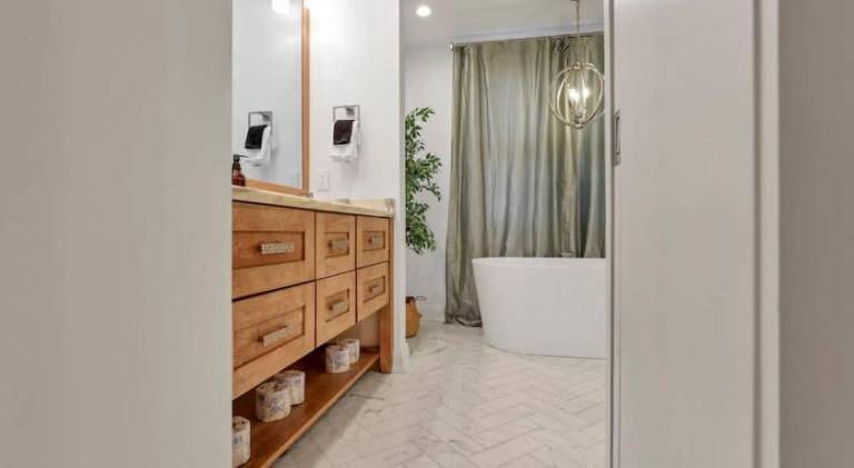 Fully equipped nice vacation home with yard | Pets are welcome — photo 4