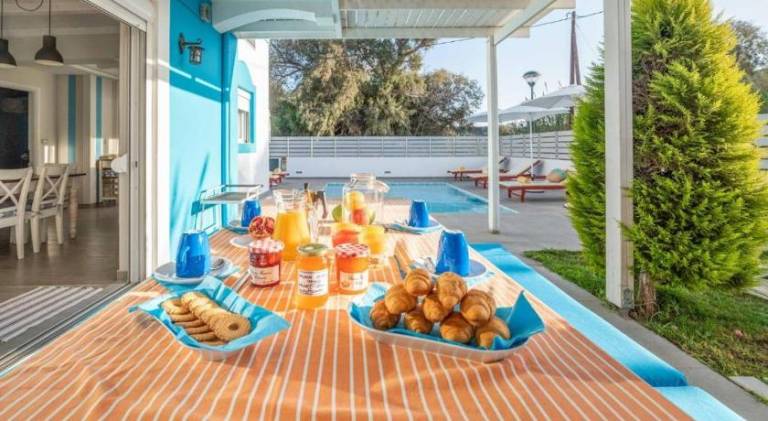 Fully equipped villa with private pool, BBQ & patio | Close to the beach | Perfect for remote work | Pets allowed — photo 4