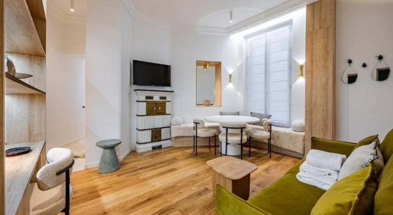 Apartment with patio in Vanves