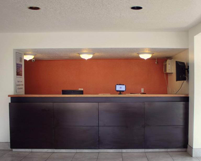 Motel 6 East — photo 2