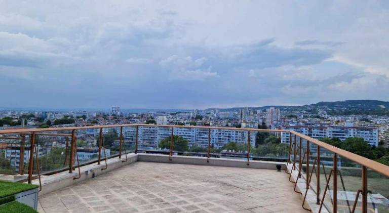 Студио Тони 2 с панорамна тераса и морска гледка Варна — photo 5