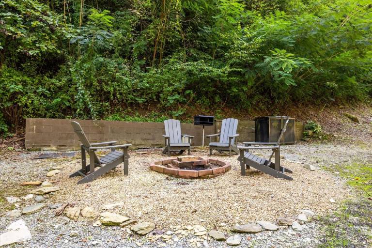 Family-friendly cabin with grill & hot tub | Mountain view | Pets are welcome — photo 3