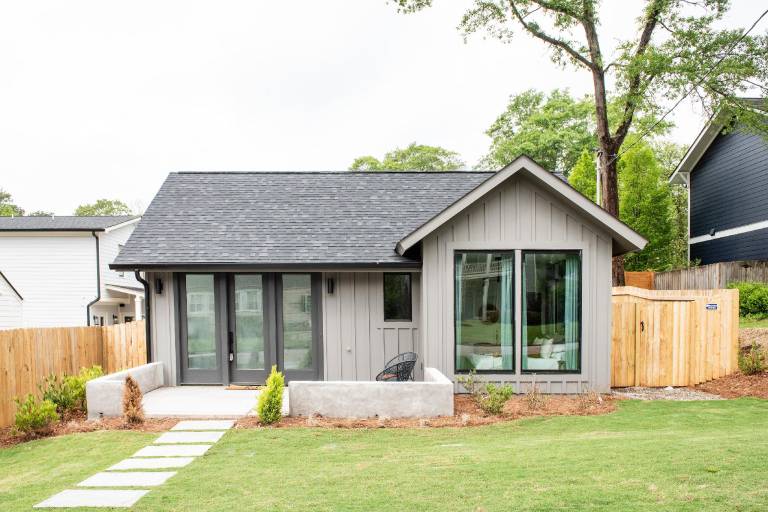 Vacation home with yard — photo 5