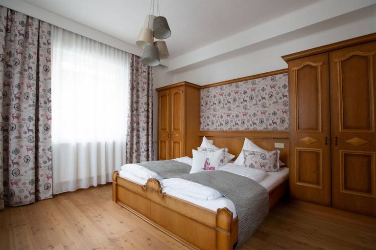 Bed & Breakfast  Trins