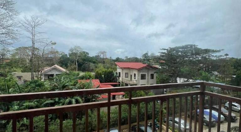 Serviced apartment with garden & patio | Pet-friendly — photo 3