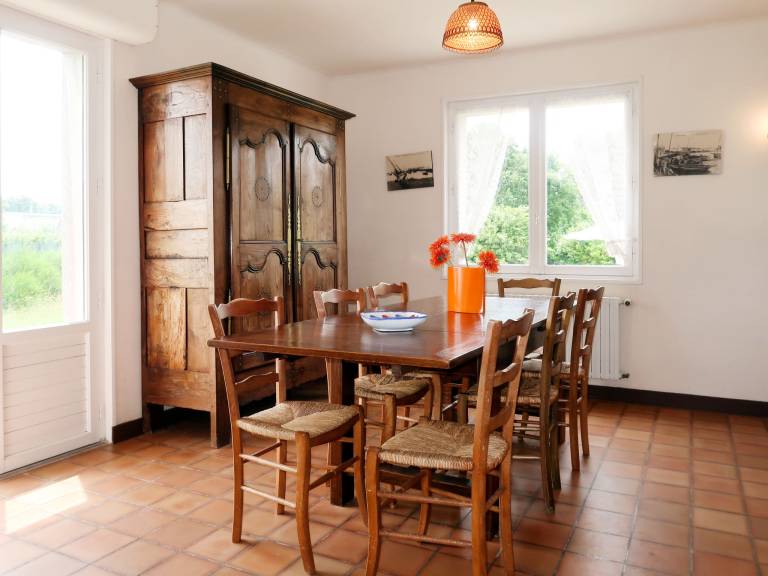 Vacation home with patio, barbecue & yard — photo 3