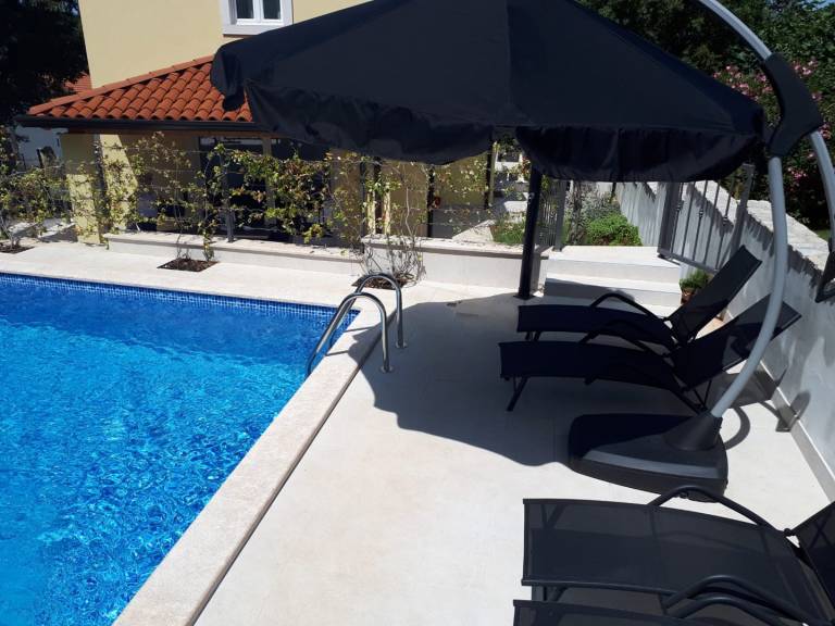 Villa with private pool, garden & BBQ — photo 4