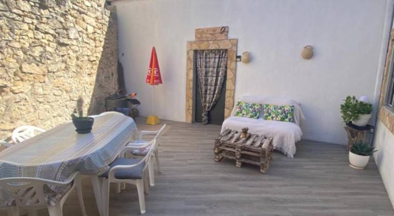 Vacation home with jacuzzi — photo 3