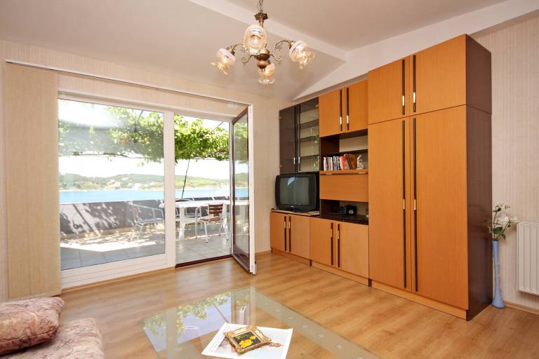 One bedroom apartment with terrace and sea view Supetarska Draga - Gornja, Rab (A-5053-b) — photo 3
