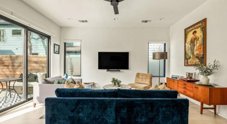 House with pool — photo 4
