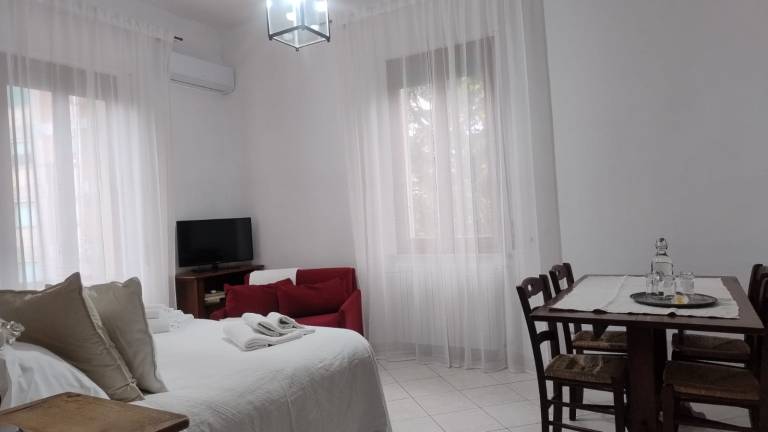 Family-friendly pleasant villa with private pool, barbeque & garden | City view | Pet-friendly — photo 5