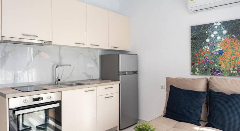 Pleasant rental apartment with patio | Close to the beach | Pets are welcome — photo 3