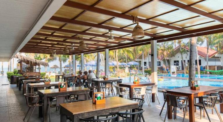 Dolphin Bay Beach Resort — photo 3