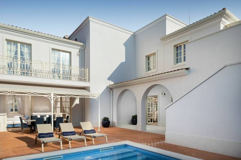Villa with garden, patio & private pool — photo 4