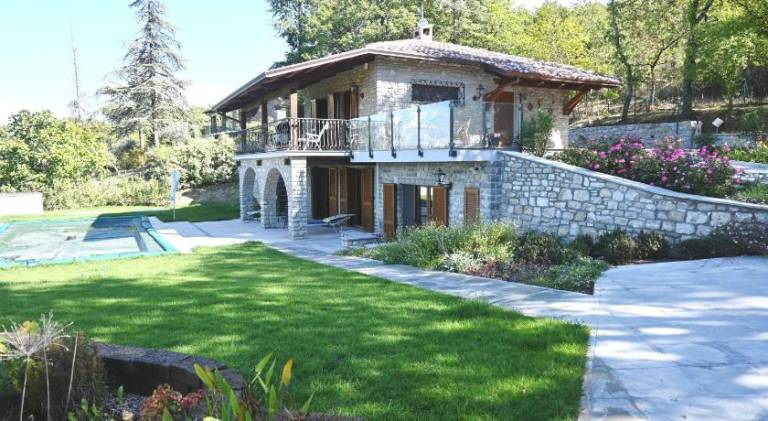 House with patio, garden & private pool in Magione