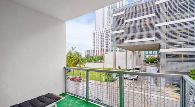 Lovely Unit Mins from Wynwood with Free Parking — photo 5