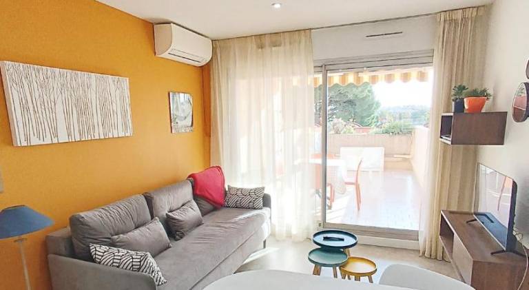 Parc Velusine - T2 lumineux, 4 couchages, clim, terrasse, 2 piscines&tennis in Biot