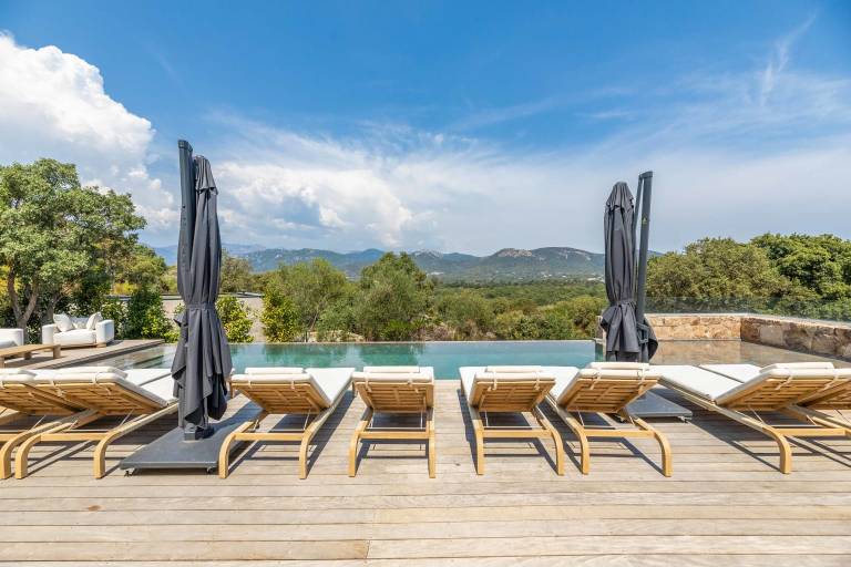 Villa with patio, BBQ & private pool | Mountain view — photo 4