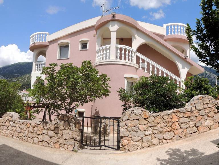 Apartma  Cesarica
