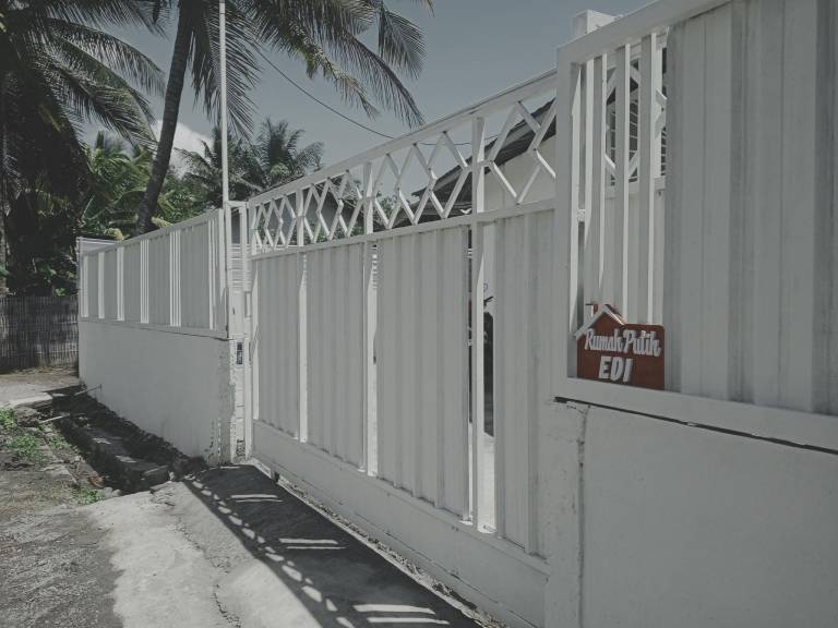 Rumah Putih Edi