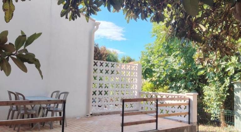 Holiday apartment with garden & terrace in Balaruc-les-Bains