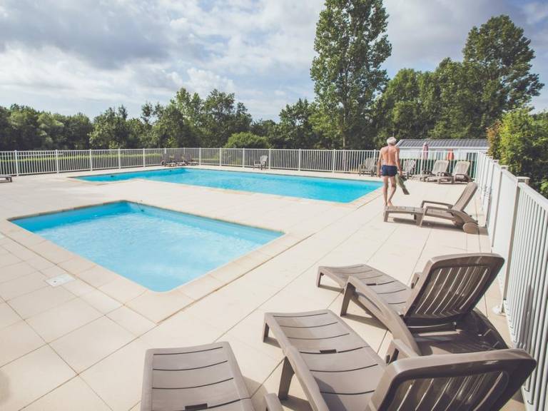 Mobile home with terrace & heated pool — photo 2