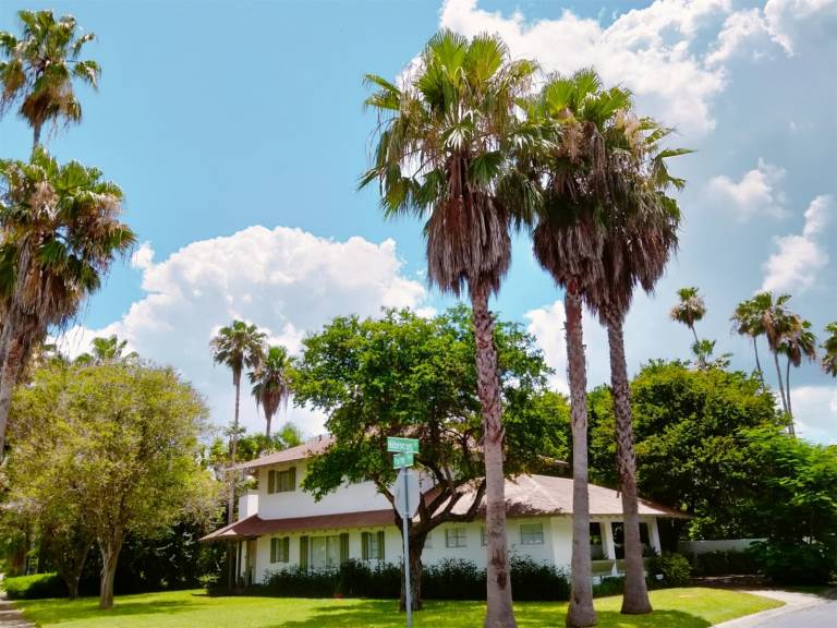 House with pool, barbecue & jacuzzi in Brownsville, TX