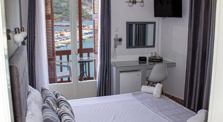 GEORGIOS L — photo 2