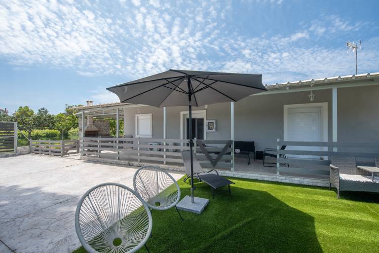 Vacation home with garden, grill & terrace in Zakynthos