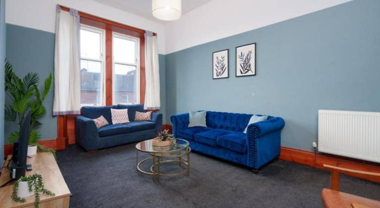 Family and Group Stay 2BR by Park Sleeps 7 in Glasgow