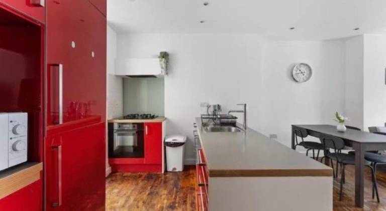 Apartment with jacuzzi — photo 4
