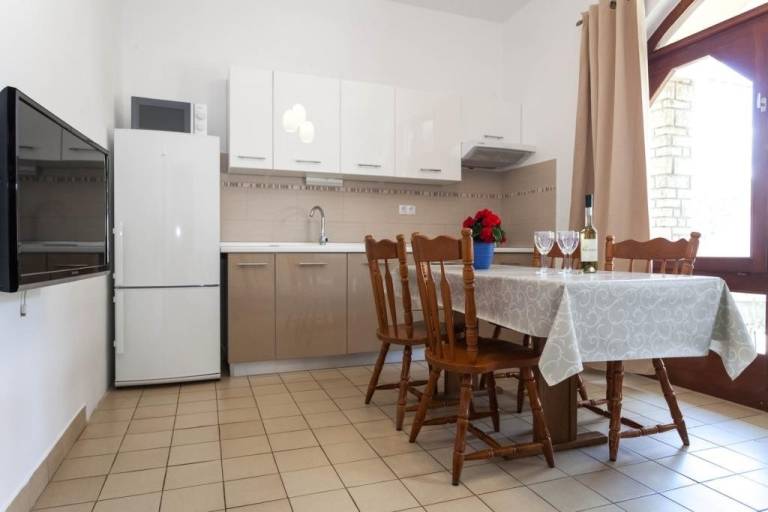 Nice rental apartment with barbecue, terrace & garden | Close to the beach | Pet-friendly — photo 3