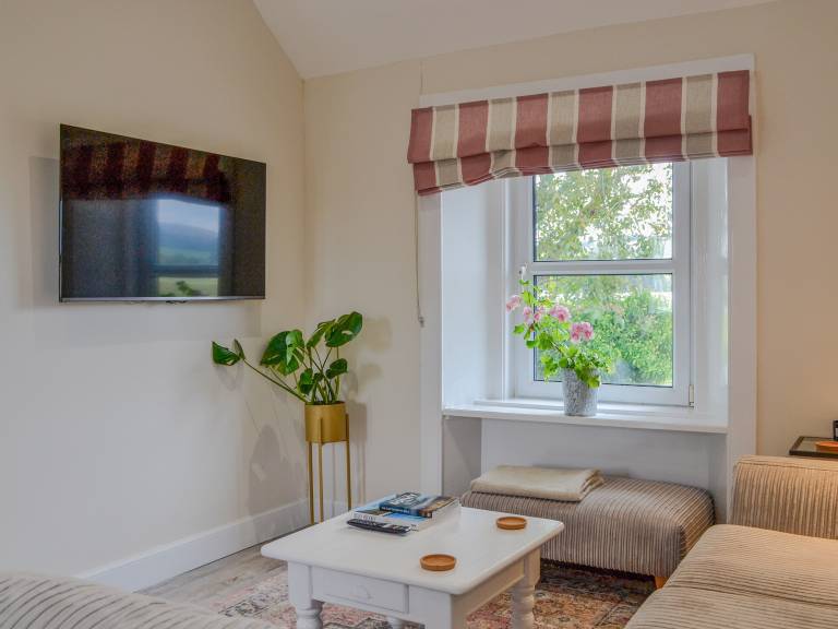 Child-friendly cottage with grill & yard | Pet-friendly — photo 2
