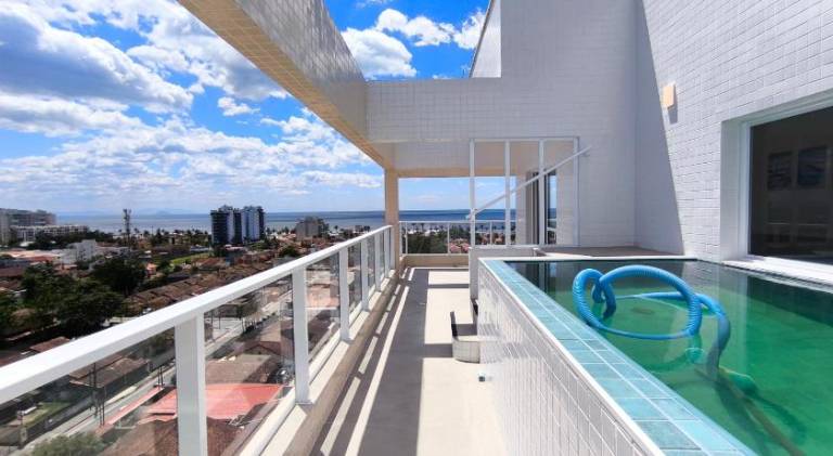 Apartment with pool — photo 3