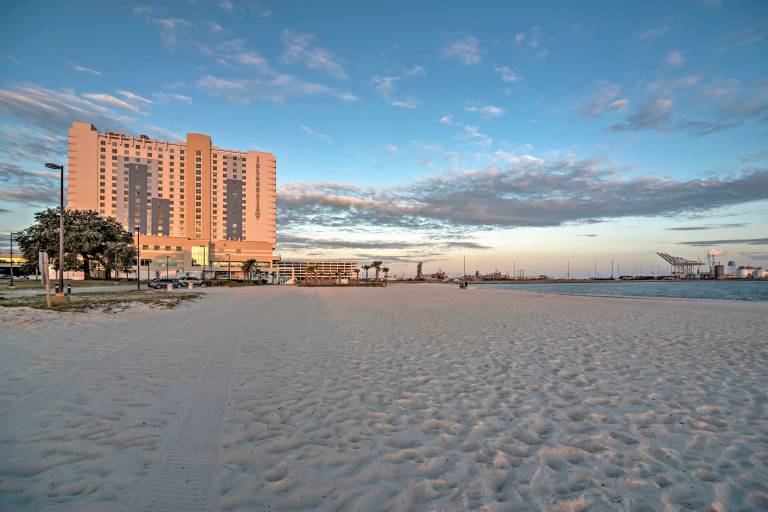 Charming Gulfport Getaway Only 3 Blocks to Beach! — photo 2