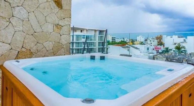 Rental apartment with patio, hot tub & pool — photo 4