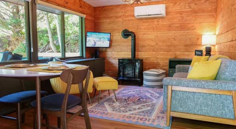 Vacation home with jacuzzi | Pets are welcome — photo 2