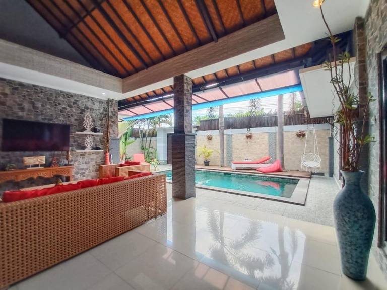 Villa with pool — photo 3