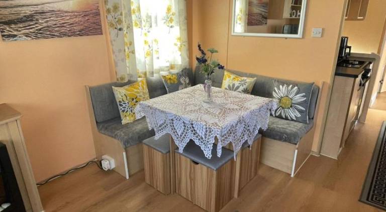 Bright Family Caravan with Deck & BBQ at Seawick Holiday Park, Clacton — photo 4