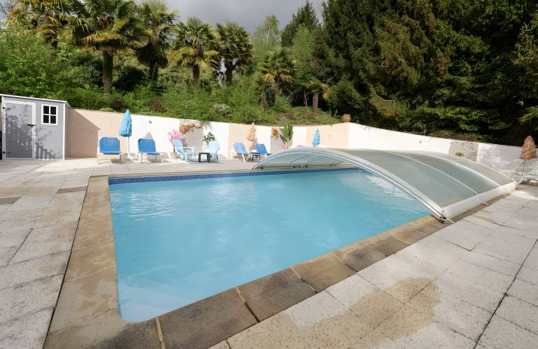 House with terrace, yard & heated pool | Garden view in Pontivy