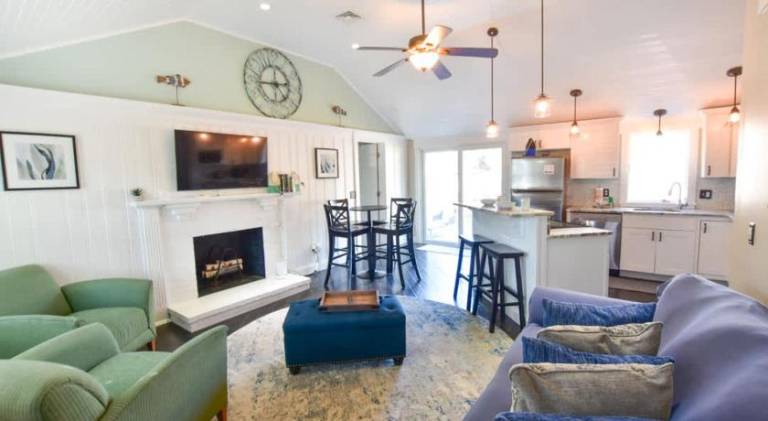 Vacation home with grill & yard — photo 4