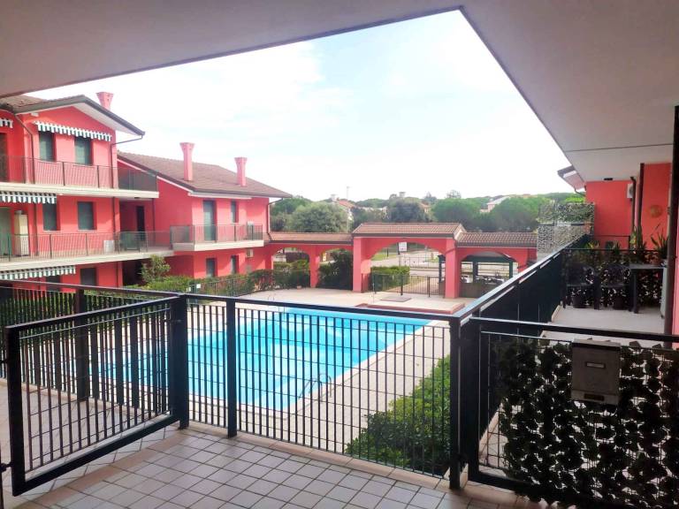 Holiday apartment with pool, yard & terrace — photo 3